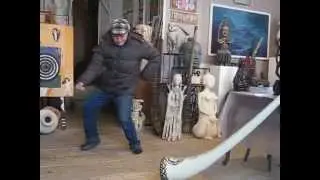 "НЕ УДЕРЖАЛСЯ". (Художник зажигает в танце).