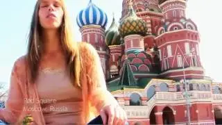 Дэва Премал поет Гаятри мантру в разных точках планеты