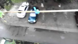 выбрасываю с окна антистрессовый шарик