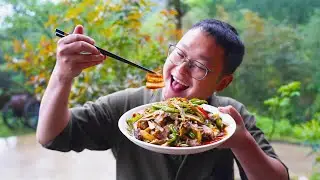 The ground is full of vegetables like bamboo shoots, which can break 15 pounds in 10 minutes