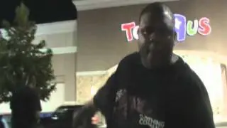 BLACK MAN ANGRY AT TOYS R US @dcigs