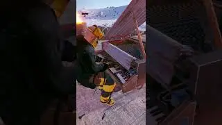 Rust player plays piano - Rust