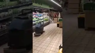 У Львові у Сільпо прорвало трубу
