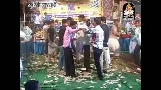 Mathe Matukadi Mahini | New Gujarati Live Bhajan | Dayaro | Kirtidan Gadhvi