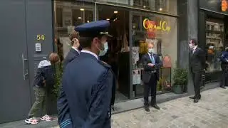 Le Roi rend visite aux commerçants du centre-ville de Bruxelles