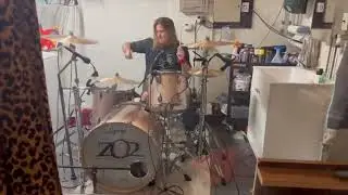 Ace Frehley - "Back Into My Arms Again" - Behind the scenes drum recording