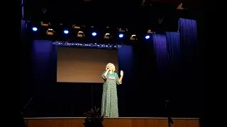 "Стоят девчонки"