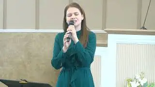 Naomi Hăprian...Într-o zi de sărbătoare doi părinți și-au adus la Altar