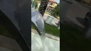 Во время пробежки попал под струю поливалки из газона, когда хотел умыться в фонтане