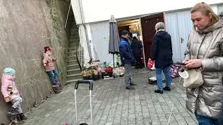 Украинцы в Германии. Я не хотела , но они сами впихнули. Потратили последние деньги.