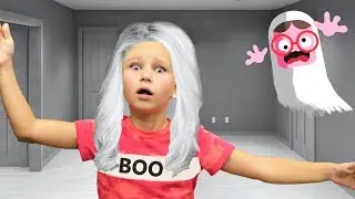 ALICE LITTLE GHOST! Play TOCA BOO!