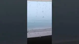 Во время града унесло катамаран