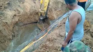 perbaikan tanggul jebol