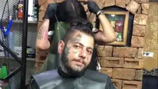 BARBER TATTO DÖVMELİ ADAM TIRAŞ OLUYOR