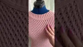 Ещё один джемпер регланом сверху с посадкой по фигуре.