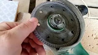 Как зарезать край плитки под 45° болгаркой