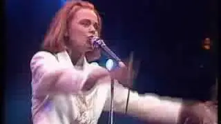 Belinda Carlisle performs Runaway Horses Live!