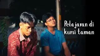 Pelajaran di Kursi Taman