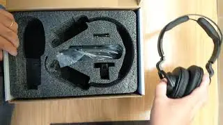 unboxing: Zoom ZDM-1 Podcast Mic Pack with Headphones, Windscreen, XLR, and Tabletop Stand