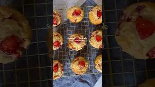 Strawberry🍓 Banana🍌 Sour Cream Muffins