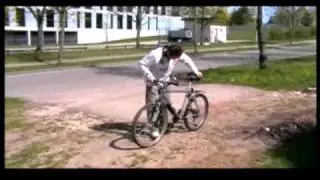 На велике под рамкой