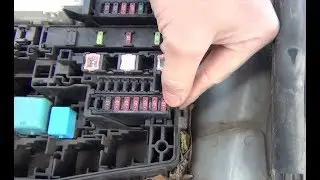 Replacement of the fuse No. 44 of the low beam of the left headlight in Toyota Corolla E150