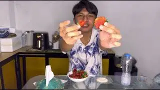 STRAWBERRY DENGAN  RASA YANG PERNAH ADA .. wk .. wk ..kkk.. #artist #aktor #akting #vlog #mukbang