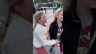TWIN SISTERS SURPRISED AT DISNEYLAND! 😮