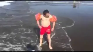 Köksal Baba Denize Giriyor :)