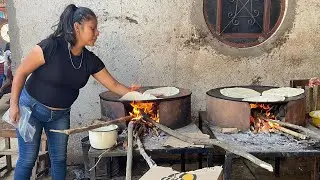 Festejando el culple años de la abuelita