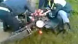 Пацан отбивается от мусаров