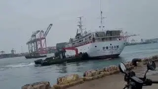 KAPAL CUMI TAIWAN ANFONG BERANGKAT MENGARUNGI SAMUDRA