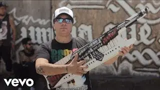 Pablo Lescano cantando y tocando el teclado junto a sus hijos (2017)
