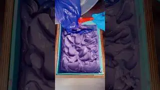 Lavender + Vanilla OMBRÉ Soap! #soapmaker #soaping #soapmaking #soapmakingprocess #cpsoapmaking