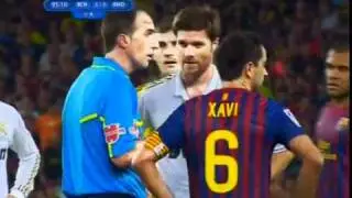 Jurulatih Real Madrid cubit telinga (Barcelona vs Real Madrid)