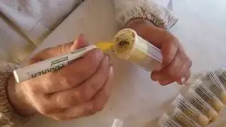 Метка маток маркером