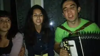 Девушки поют под баян у ночного клуба татарские песни 😍