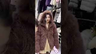 В КОЛГОТКАХ И ПЛАТЬЕ 👗 МИЛАЯ КАЗАШКА ПРИМЕРЯЕТ ШУБЫ