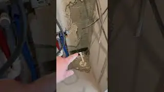Как спрятать стояк ГВС в ванной? 