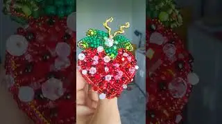 Брошь из бисера #бисер #брошьизбисера #клубника #ягода #handmade #jewelry