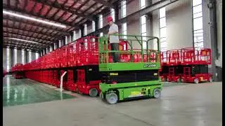 Green self propelled scissor lift