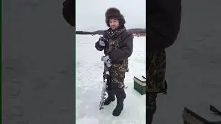 рыбалка часть вторая 24фев 2022 братиша покажет и расскажет как бурит лёд дрелью!!!!