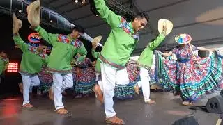 Bailando folklore en Francia