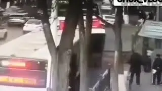 AVTOBUSNI YER YUTDI                                         XITOYDA YER YORILIB AVTOBUS TUSHIB KETDI