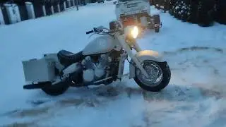 Yamaha royal star venture w stylu militarnym
