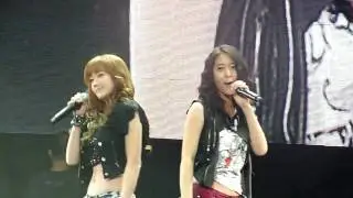 [SMTOWN 2010 - LA] SNSD Jessica & f(x) Krystal (Jung Sisters!) - Tik Tok [100904]