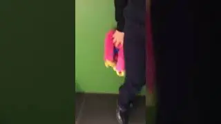 У нас в школе урок ещё не начался хотя мы сами пришли в время учёбы!