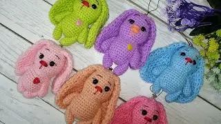 вязаные зайчики / игрушки крючком /  брелок, подвеска маленькие зайцы с большими ушами