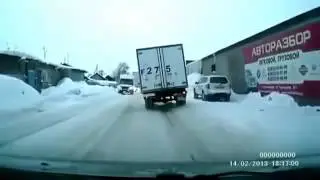 Почему не всем девушкам можно садиться за руль!