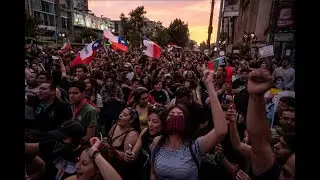 "A rapist in your way" - Powerful feminist intervention during the Chilean protests in Santiago